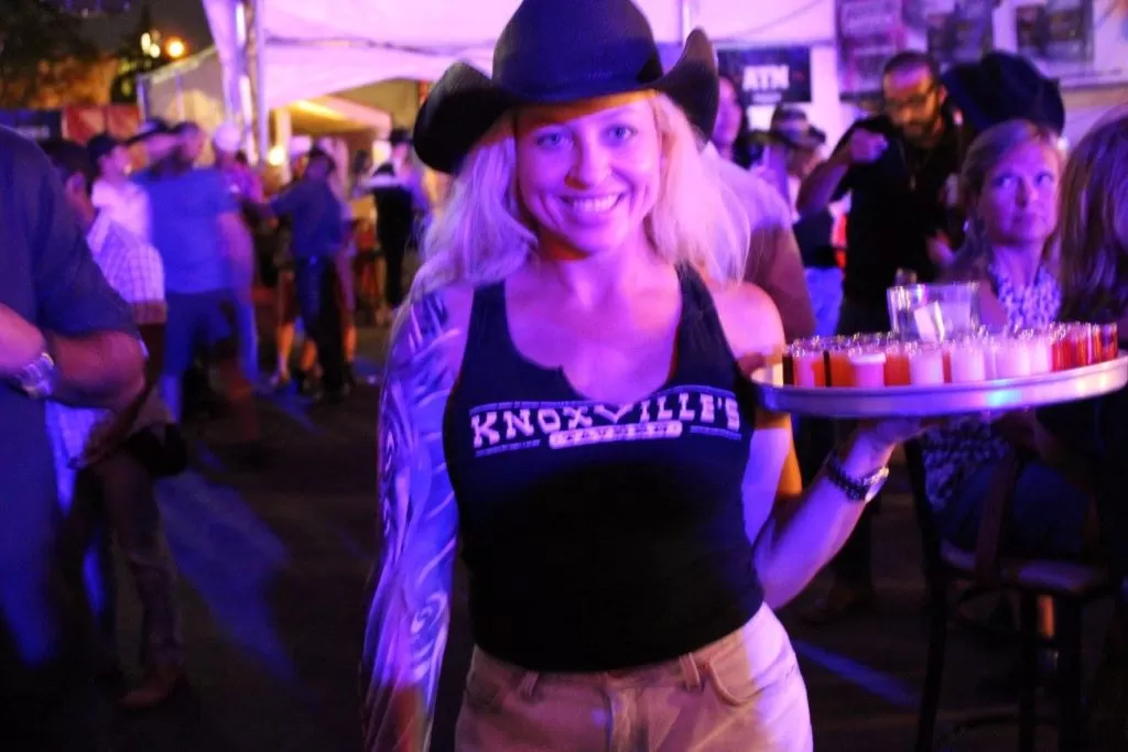 body_paint_drink_girl