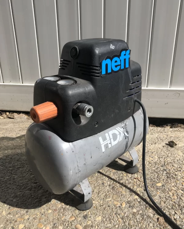 cheap_airbrush_compressor_with_holding_tank